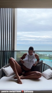 Liz Cambage feet photo 1