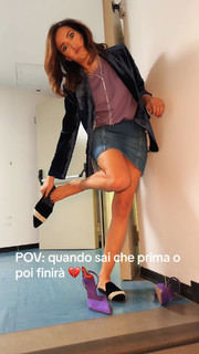 Caterina Balivo feet photo thumbnail