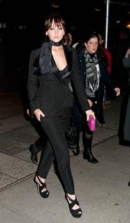 Jennifer Lawrence feet photo thumbnail