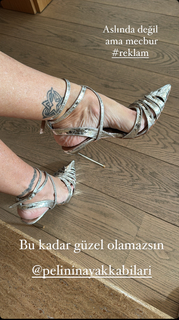 Pinar Altug feet photo thumbnail