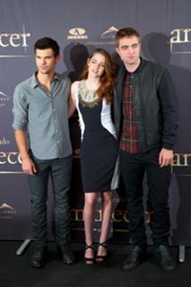 Kristen Stewart feet photo thumbnail