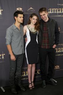 Kristen Stewart feet photo thumbnail