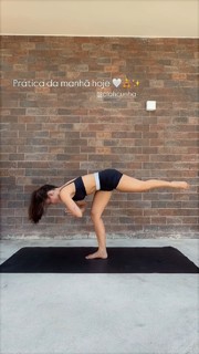 Larissa Manoela feet photo thumbnail