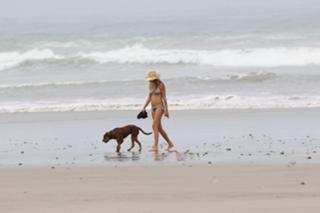 Gisele Bündchen feet photo thumbnail
