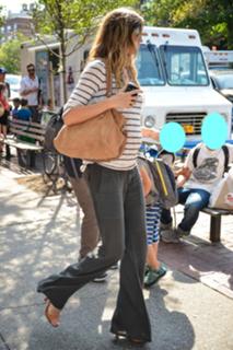 Gisele Bündchen feet photo thumbnail