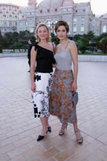 Mariska Hargitay feet photo thumbnail