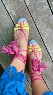 Carolina Dieckmann feet photo thumbnail