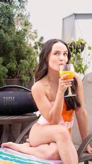 Larissa Manoela feet photo thumbnail