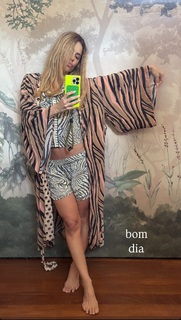 Carolina Dieckmann feet photo thumbnail