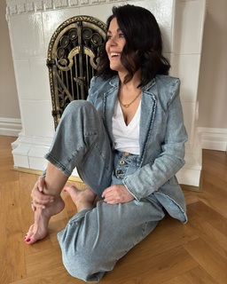 Katarzyna Cichopek feet photo thumbnail