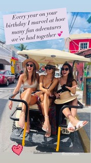 Lindsey Morgan feet photo 5