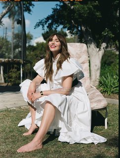 Elizabeth Olsen feet photo thumbnail