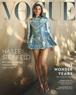 Hailee Steinfeld feet photo thumbnail