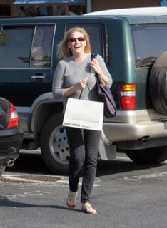 Virginia Madsen feet photo thumbnail