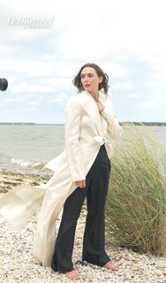 Elizabeth Olsen feet photo thumbnail