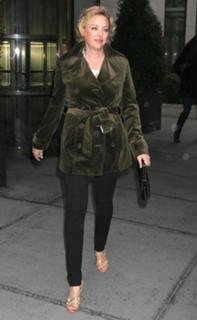 Virginia Madsen feet photo thumbnail