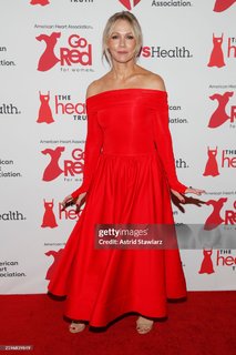 Jennie Garth feet photo thumbnail