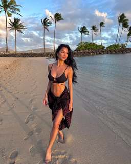 Nicole Scherzinger feet photo thumbnail