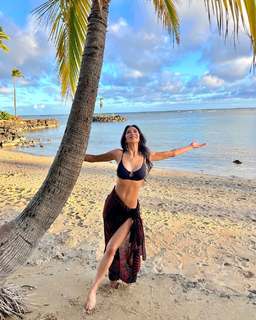 Nicole Scherzinger feet photo thumbnail