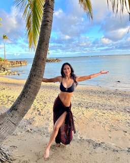 Nicole Scherzinger feet photo thumbnail