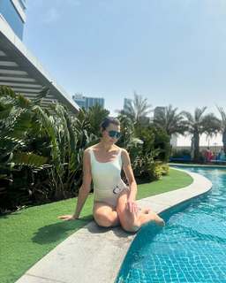 Anna Popek feet photo thumbnail