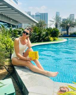 Anna Popek feet photo thumbnail