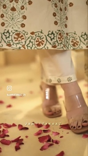 Jannat Zubair Rahmani feet photo thumbnail