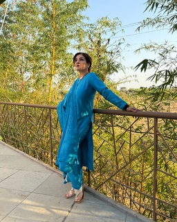 Raveena Tandon feet photo thumbnail