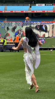 Katy Perry feet photo thumbnail