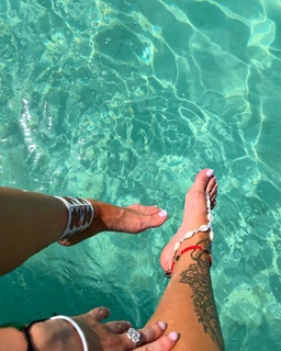 Victoria Waldrip feet photo thumbnail