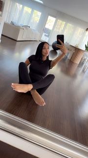 Scarlet Vas feet photo thumbnail