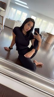 Scarlet Vas feet photo thumbnail