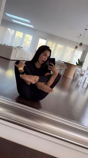 Scarlet Vas feet photo thumbnail