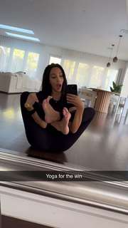 Scarlet Vas feet photo thumbnail