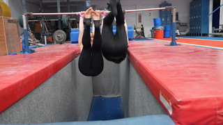Sofie Dossi feet photo thumbnail