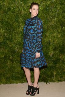 Liv Tyler feet photo thumbnail