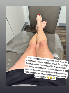 Angela Kinsey feet photo thumbnail