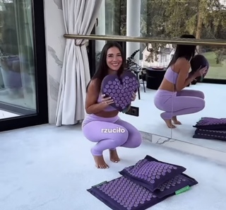 Klaudia Halejcio feet photo thumbnail