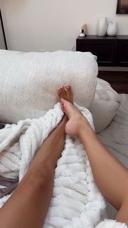 Scarlet Vas feet photo thumbnail