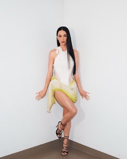 Katy Perry feet photo thumbnail