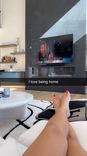 Queen Naija feet photo thumbnail