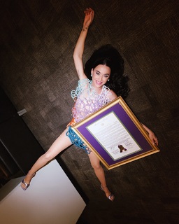 Katy Perry feet photo thumbnail