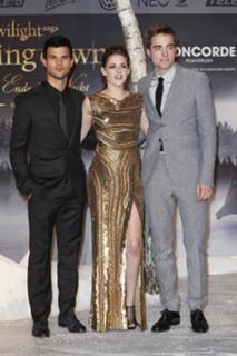 Kristen Stewart feet photo thumbnail
