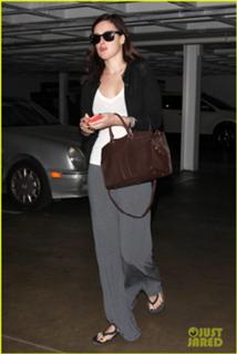 Rumer Willis feet photo thumbnail