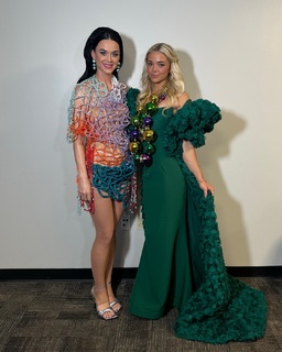 Katy Perry feet photo thumbnail