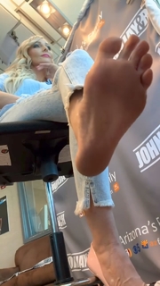 Kyle Unfug feet photo thumbnail