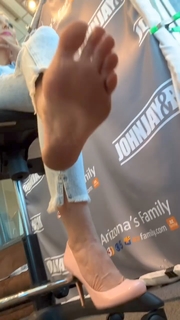 Kyle Unfug feet photo thumbnail