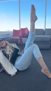 Kyle Unfug feet photo thumbnail
