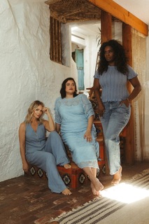 Jennie Garth feet photo thumbnail