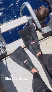 Justine Ezarik feet photo thumbnail